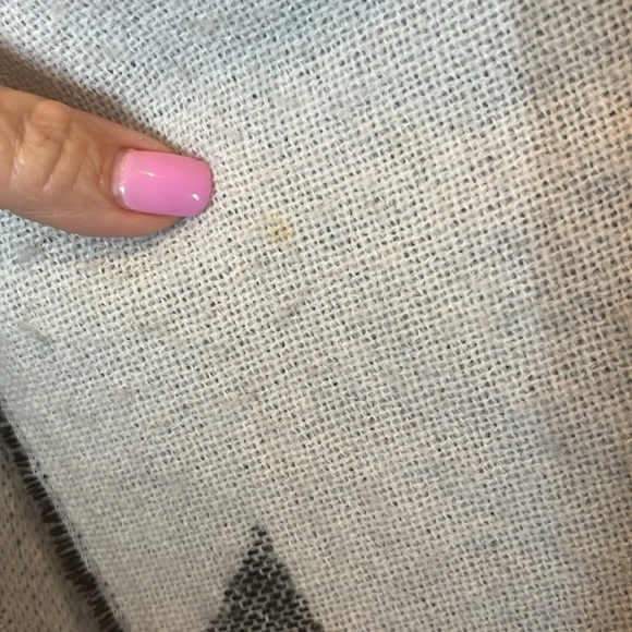 Modena Geometric Poncho with Fringe OS preowned black & white classic - Picture 7 of 8